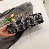 Kylethomasw Embroidered Flower Handbag for Women Fashion Purse Bag Pearl Clip Shoulder Bag Elegant High Quality Crossbody Bags for Girl