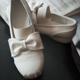 KYLETHOMASW  -  Women's Bow Mary Jane Shoes Square Satin Low Heel Flat Shoes Elegant Strap Ladies Pumps for Wedding Office Daily Wear Shoes