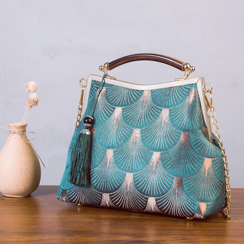 2021 Newest Designer Lock Shell Bags Vintage Pure Handmade Bag Fringe Chain Women Shoulder Crossbody Bag Chic Women's Handbags
